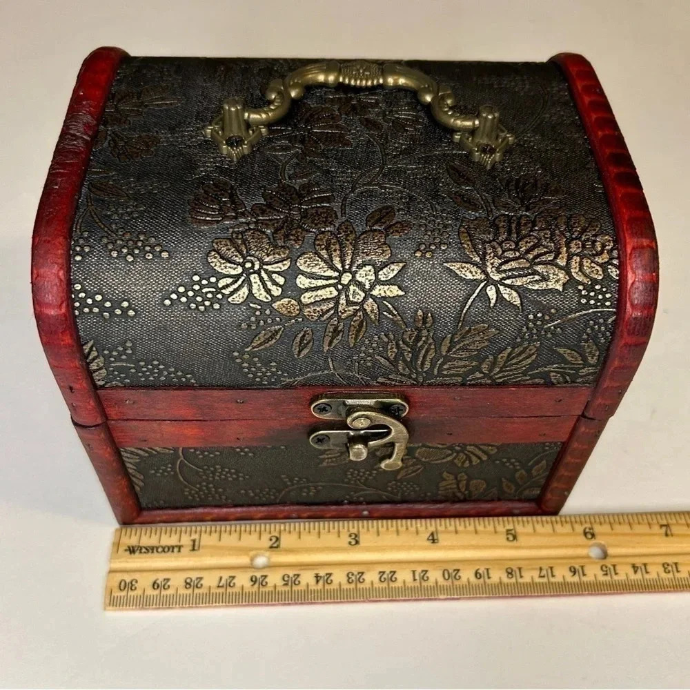 Vintage style Wood Treasure Chest. New‎ - Picture 2 of 9